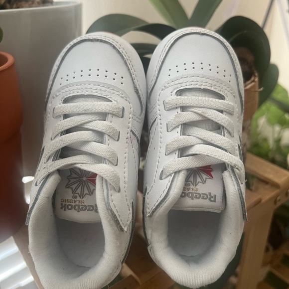 Reebok white unisex running shoes size 5 toddler - Picture 3 of 5